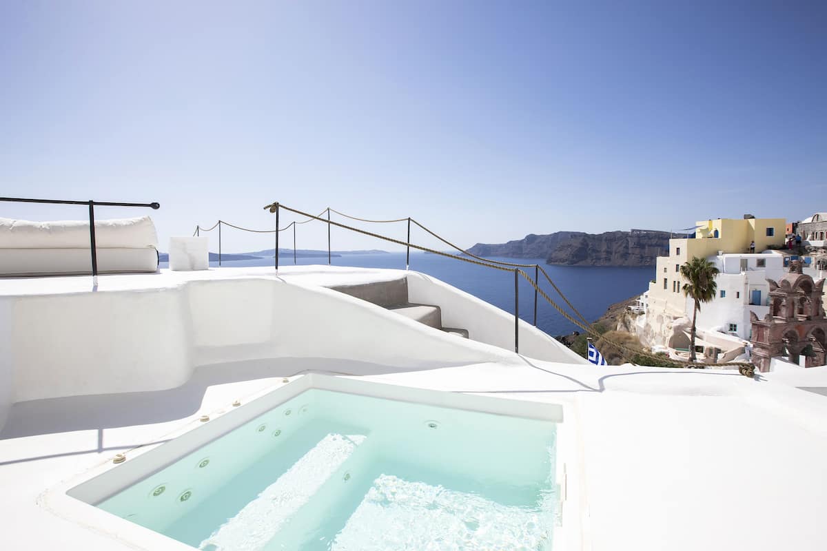 Double Room with Hot Tub and Partial Caldera View | Private spa tub