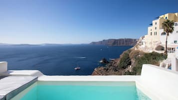 Grand Suite with Plunge Pool and Caldera View | 2 Schlafzimmer, hochwertige Bettwaren, Zimmersafe, individuell dekoriert