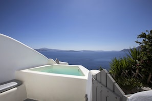 Superior Suite with Hot Tub and Caldera View | 私人 SPA 浴缸