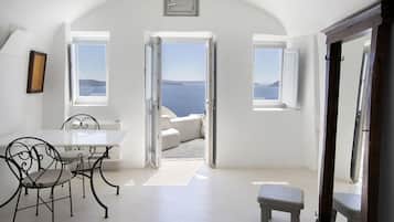 Superior Suite with Hot Tub and Caldera View | 客房景觀