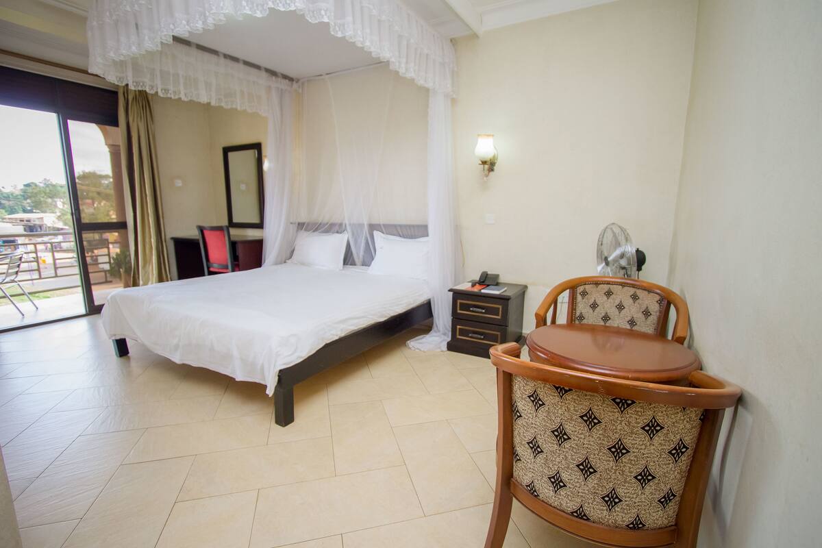 Deluxe Room | Minibar, desk, soundproofing, WiFi (free)