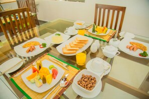 Breakfast, lunch, dinner served; local and international cuisine