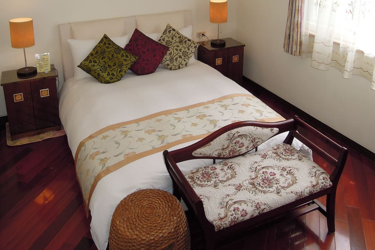 Double Room | Blackout drapes, bed sheets