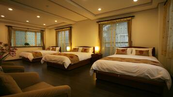 1 bedroom, blackout drapes