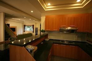 Casa Comfort (16PAX) | Area soggiorno | TV a schermo piatto 32 pollici con canali digitali, TV