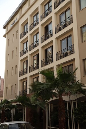 Front of property - Othello Hotel (Mersin)