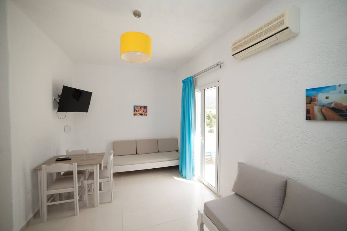 Standard Apartment, 1 Bedroom, Garden View | Living area