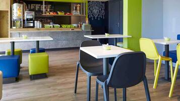 Kontinental frukost varje dag (EUR 6.60 per person)