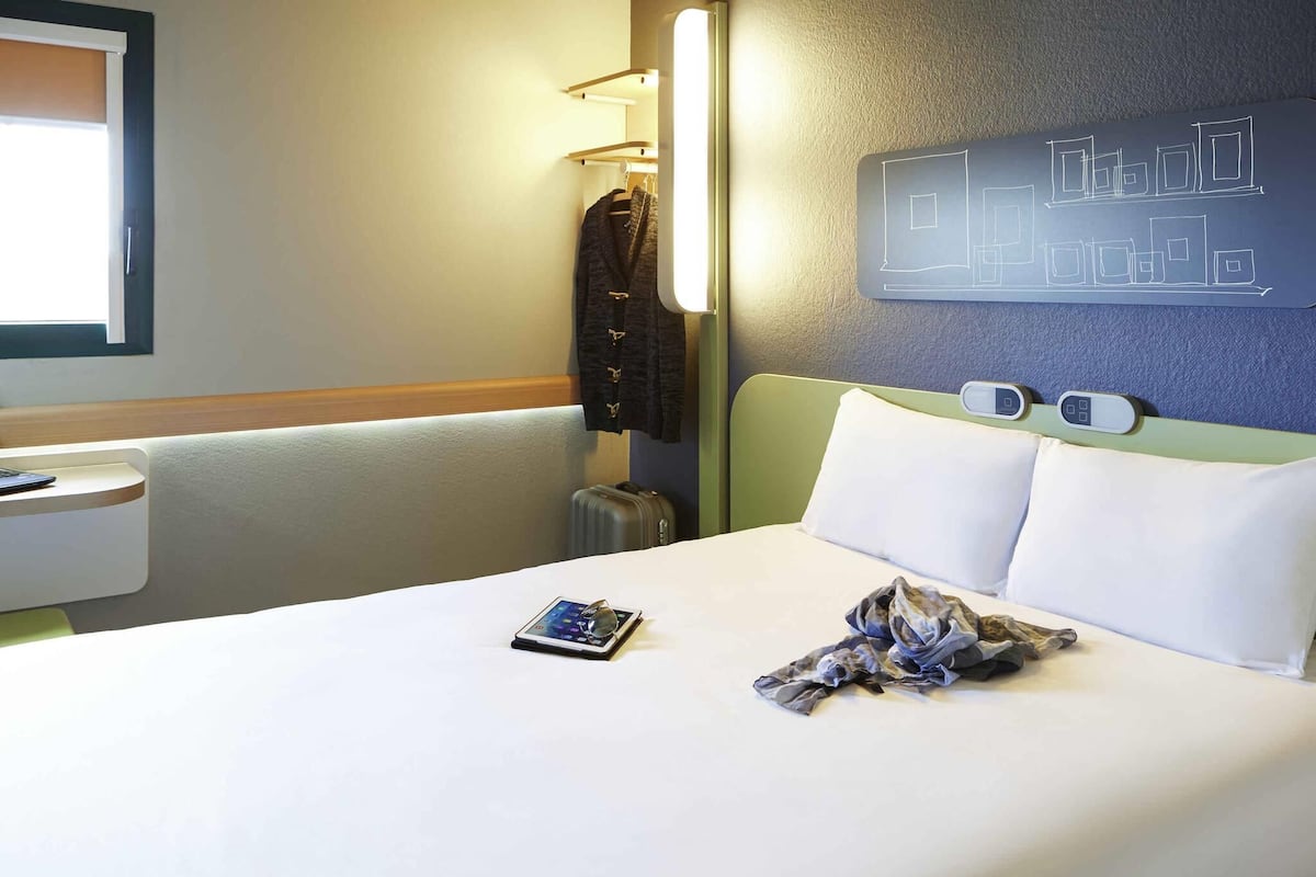 Habitación doble | Escritorio, sistema de insonorización, cunas gratuitas y wifi gratis