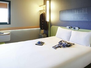 Habitación doble | Escritorio, sistema de insonorización, cunas gratuitas y wifi gratis
