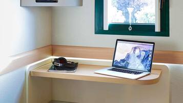 Desk, soundproofing, free cots/infant beds, free WiFi