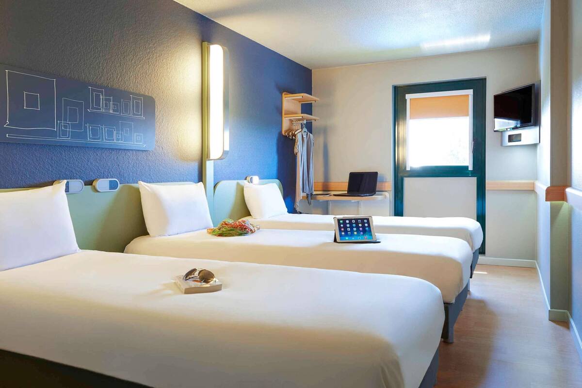 desk, soundproofing, free cots/infant beds, free wifi