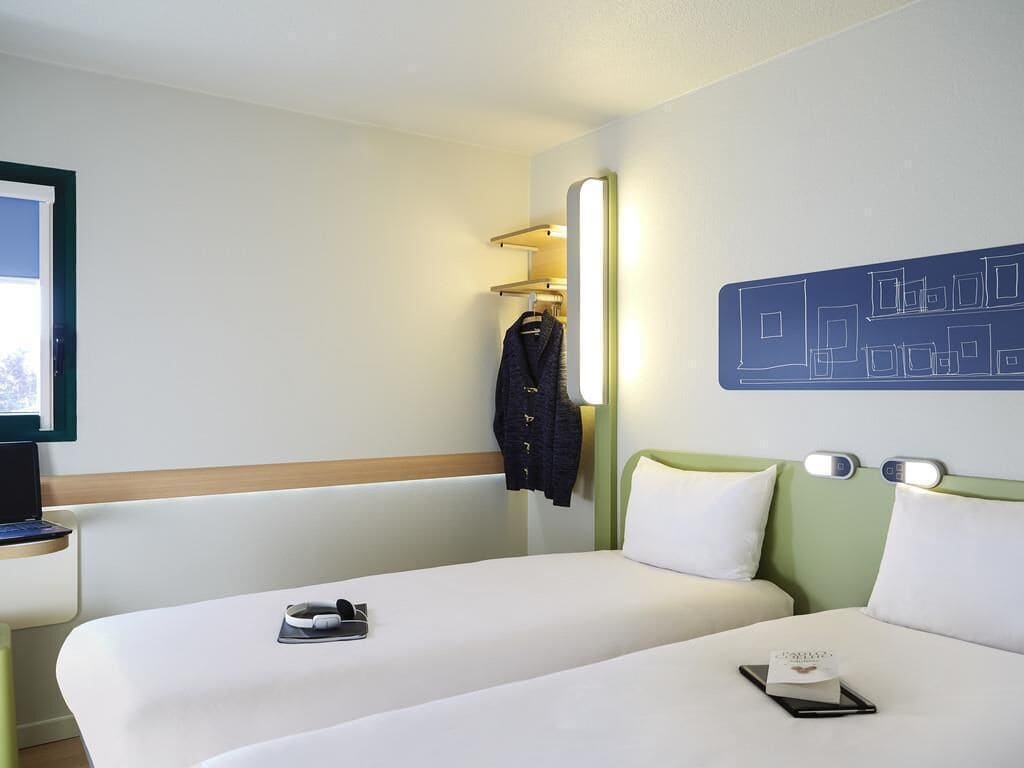 Habitación con 2 camas individuales, 2 camas individuales | Escritorio, sistema de insonorización, cunas gratuitas y wifi gratis