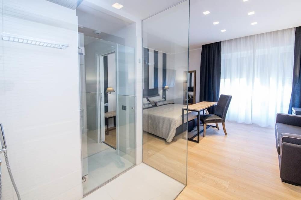 Suite 136 Luxury Rooms