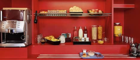 Daily continental breakfast (EUR 4.90 per person)