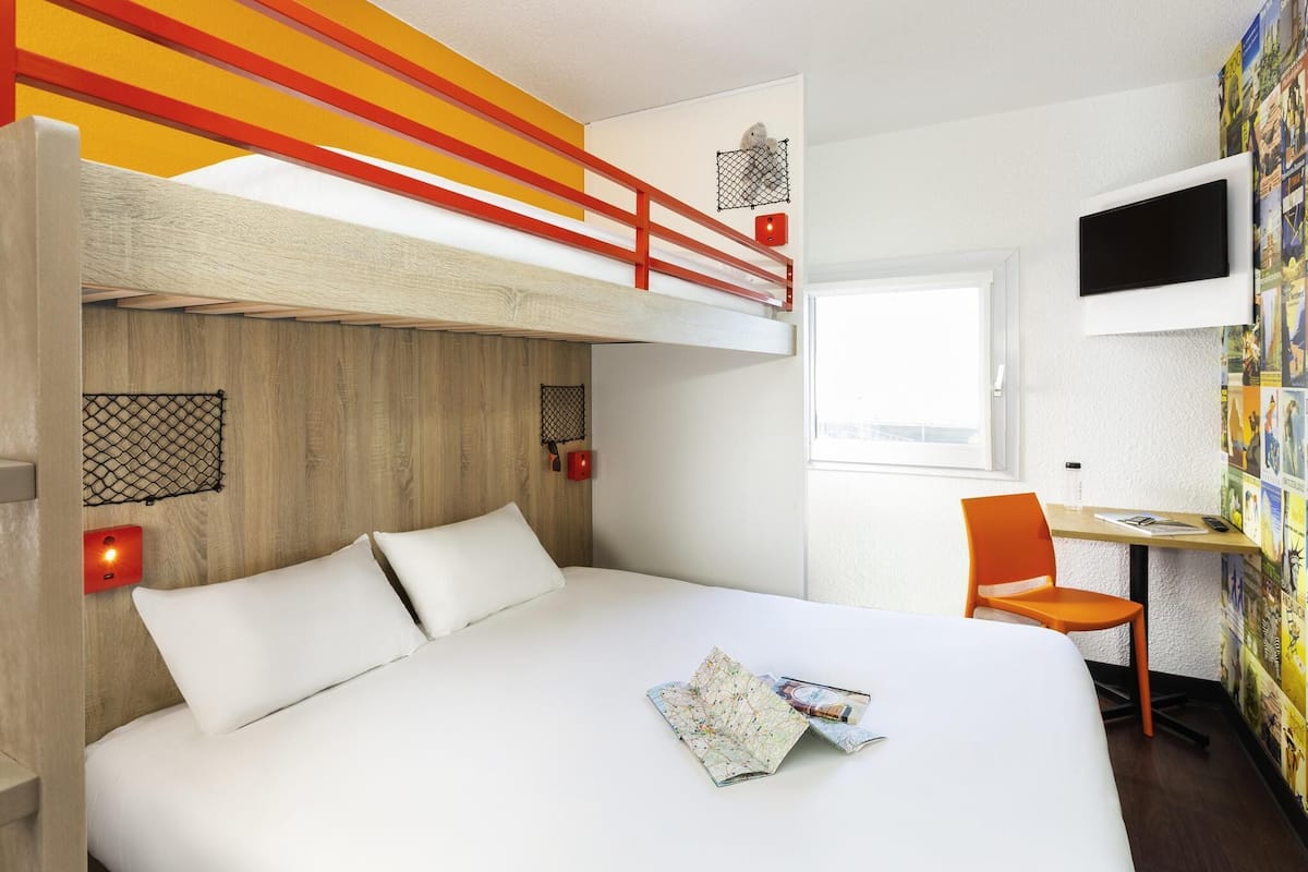 Chambre triple mezzanine avec sanitaires sur le palier (Break) | SystĂšme dâinsonorisation, accĂšs au Wi-Fi (inclus)