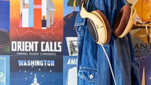 A poster with the text "Orient Calls" and "Washington" prominently displayed. - hotelF1 Lorient (Caudan)