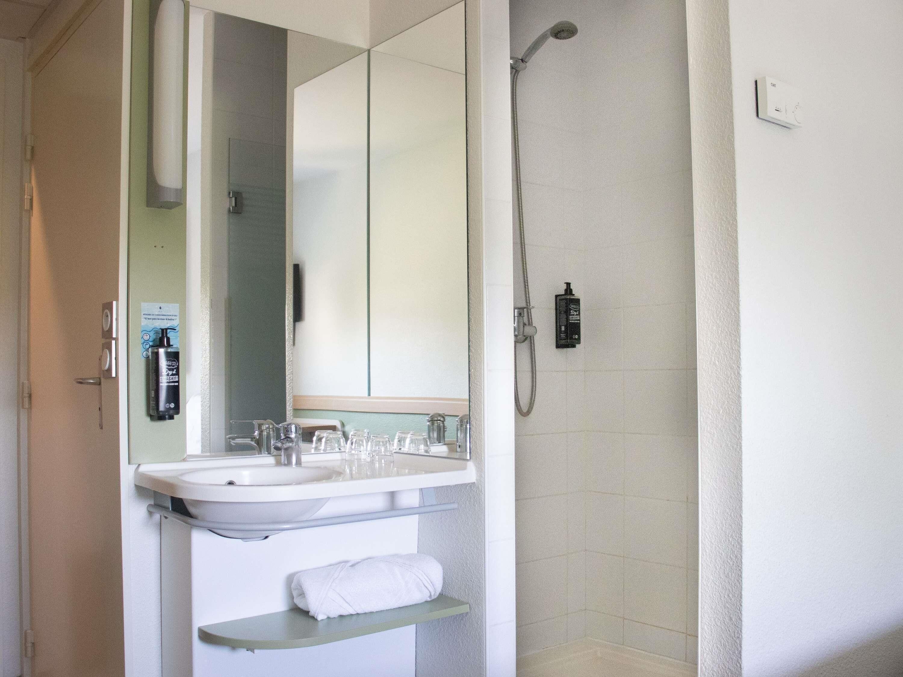 Double Room | Premium bedding, desk, soundproofing, free cots/infant beds
