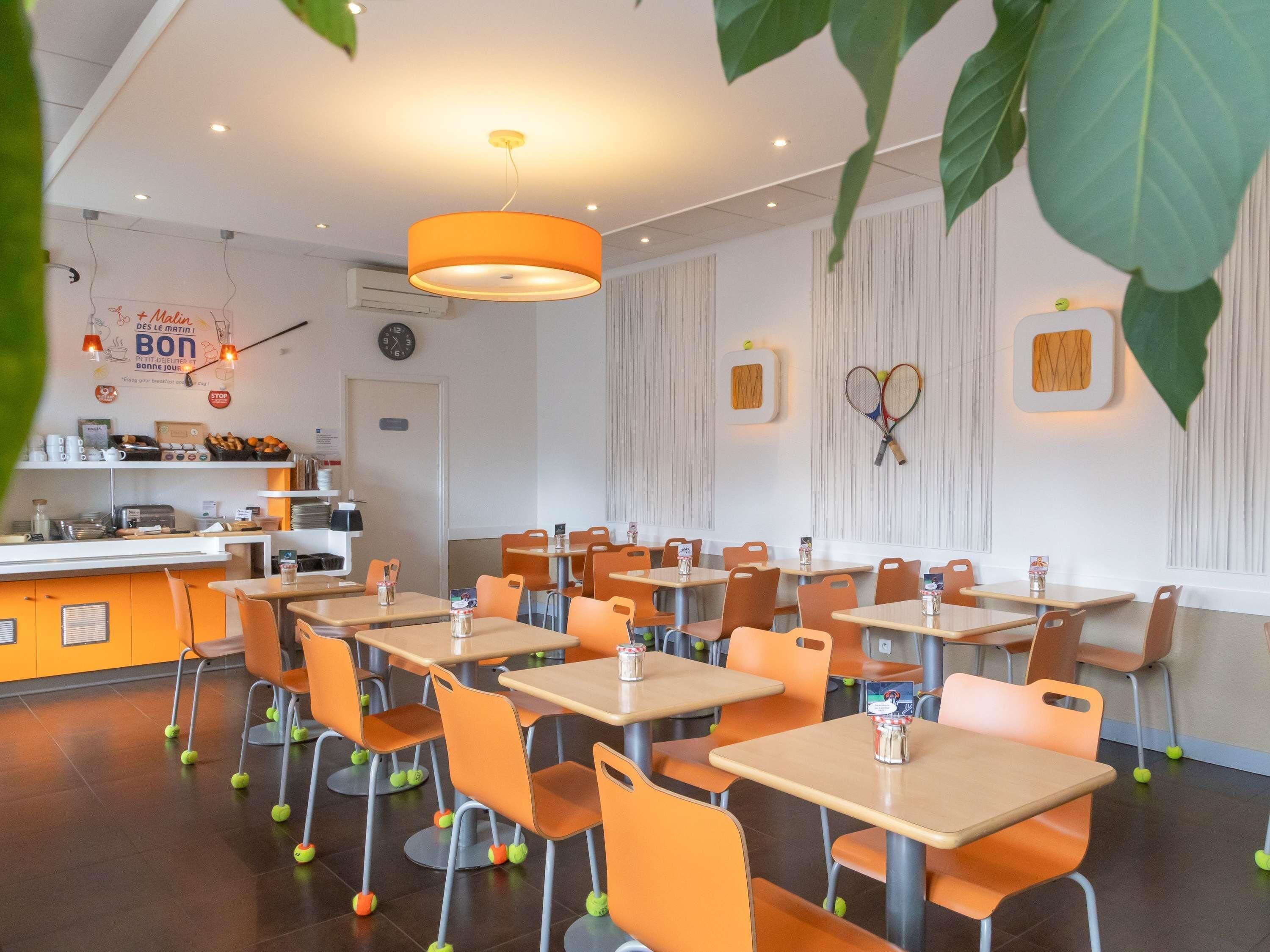 Petit déjeuner buffet servi tous les jours en supplément