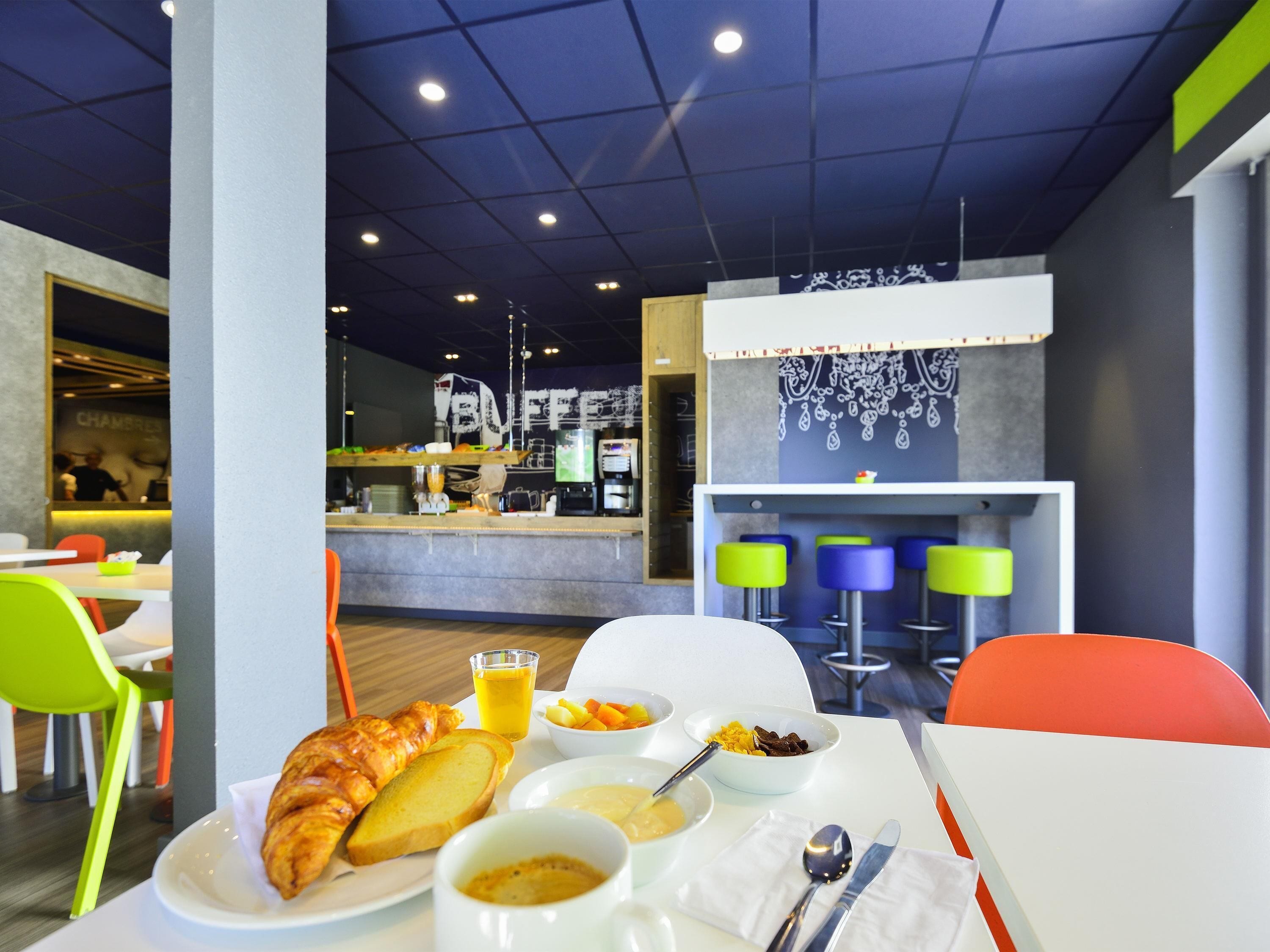 Desayuno buffet todos los días (EUR 9.00 por persona) 