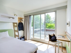 Triple Room, Multiple Beds | Desk, blackout curtains, soundproofing, iron/ironing board