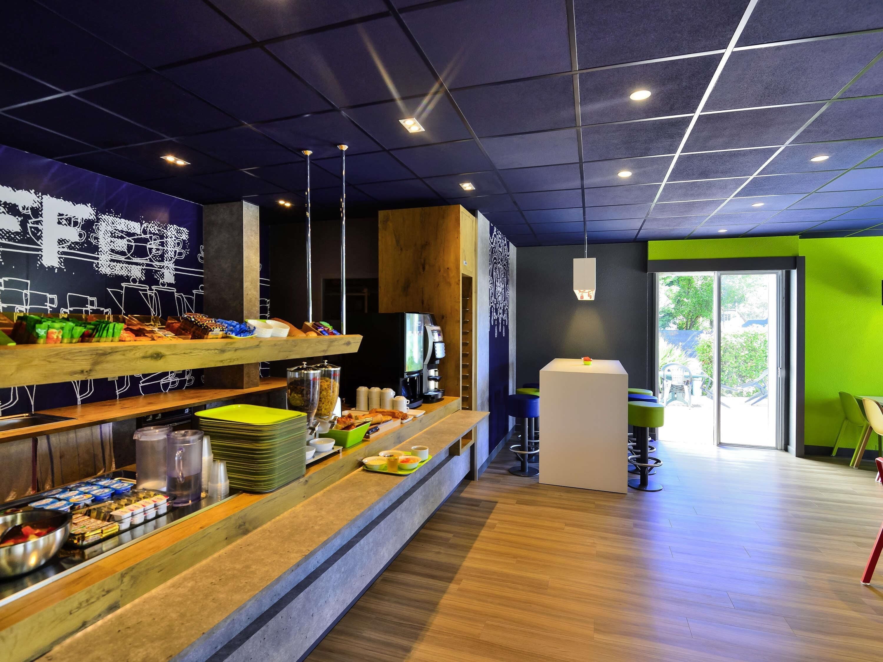 Petit déjeuner buffet (9.00 EUR par personne)