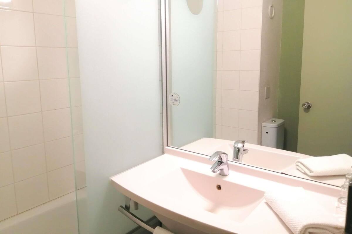 Chambre avec lits jumeaux, 2 lits une place | Ameublement personnalisé, bureau, Wi-Fi gratuit, draps fournis