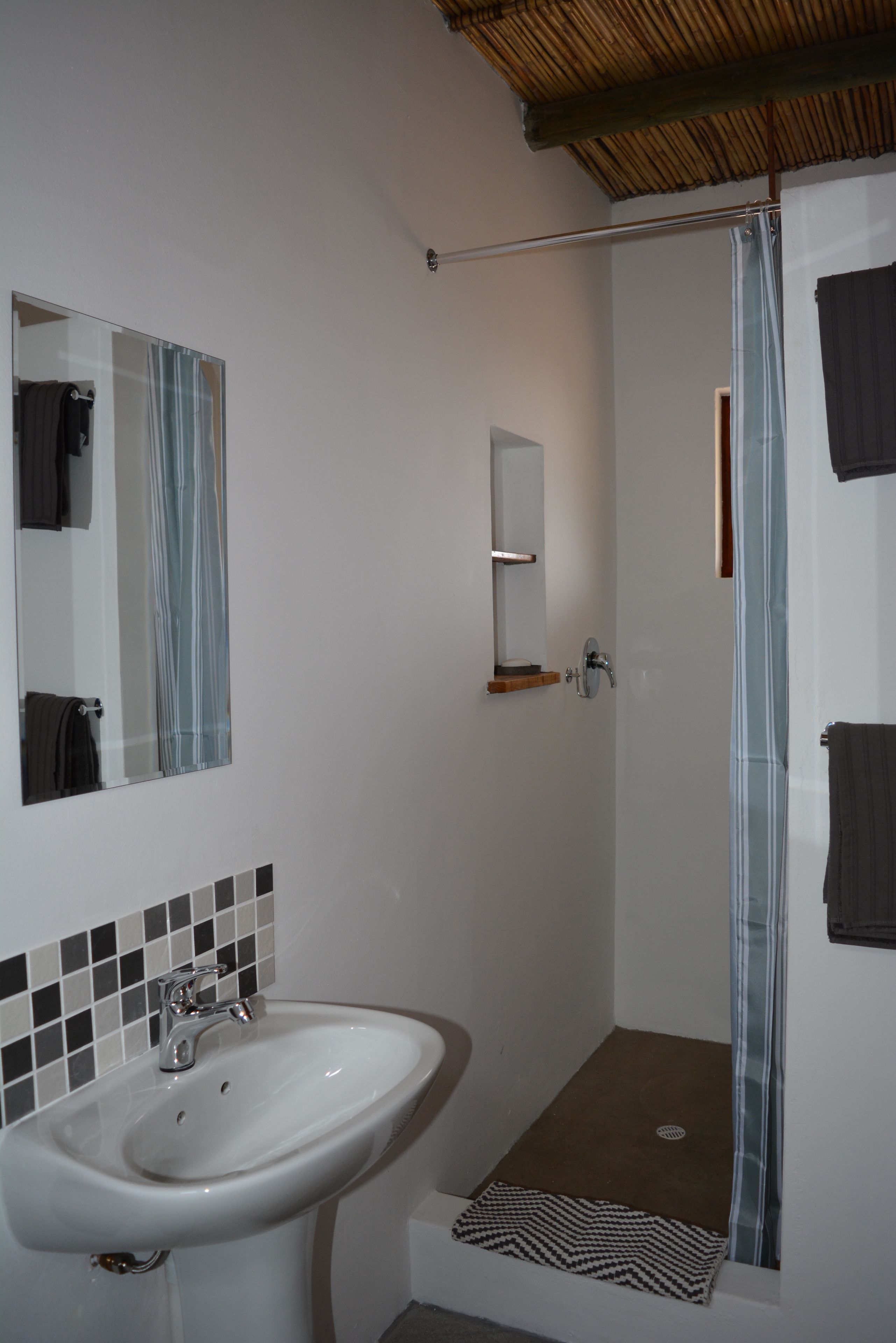 Camera doppia | Bagno | Doccia, set di cortesia gratuito, asciugacapelli, asciugamani