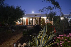 Exterior - Travellers Rest (Prince Albert)