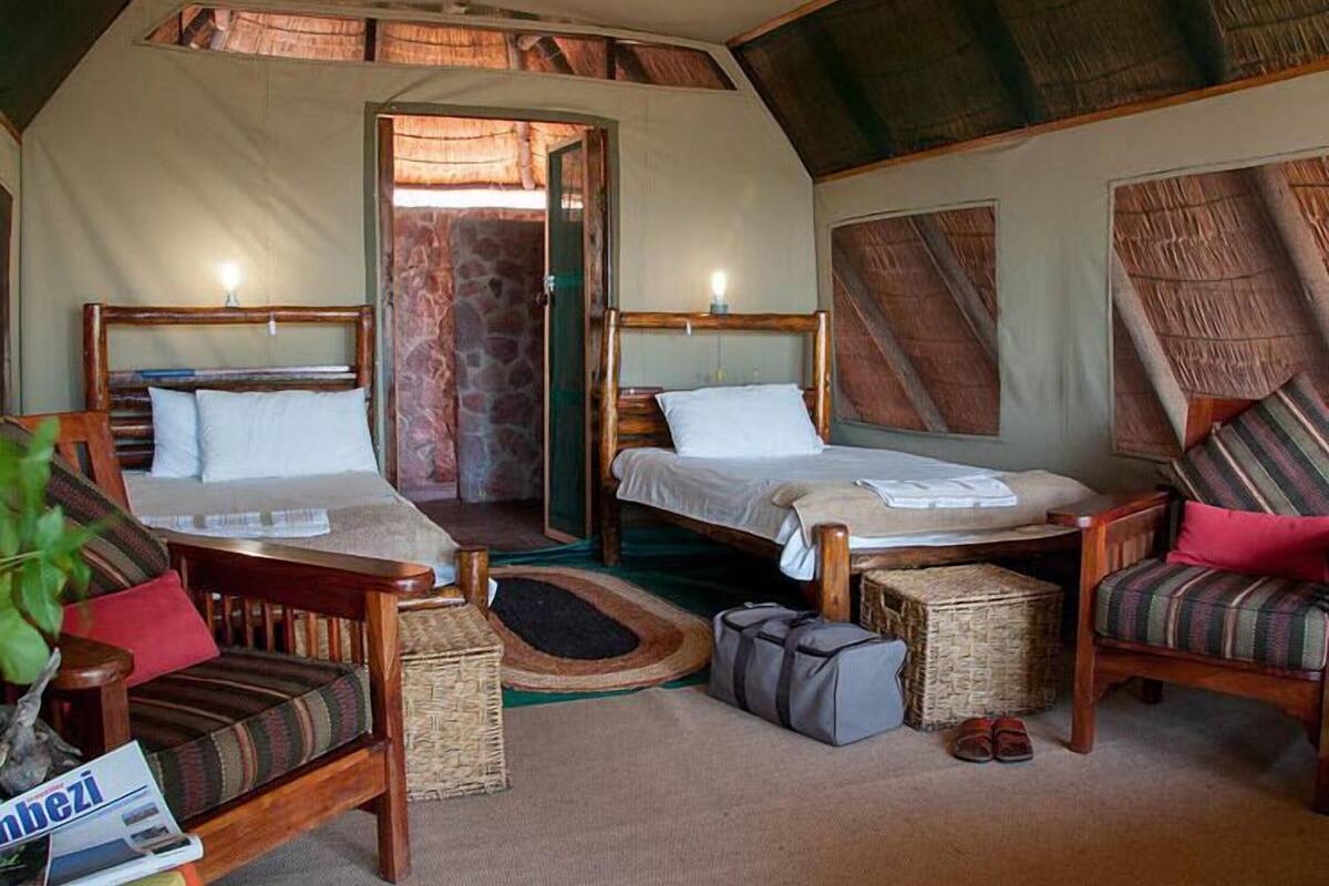 Brankas dan tempat tidur bayi gratis