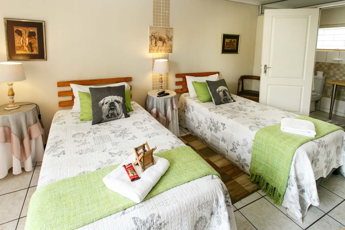 Egyptian cotton sheets, premium bedding, down duvets, pillow-top beds