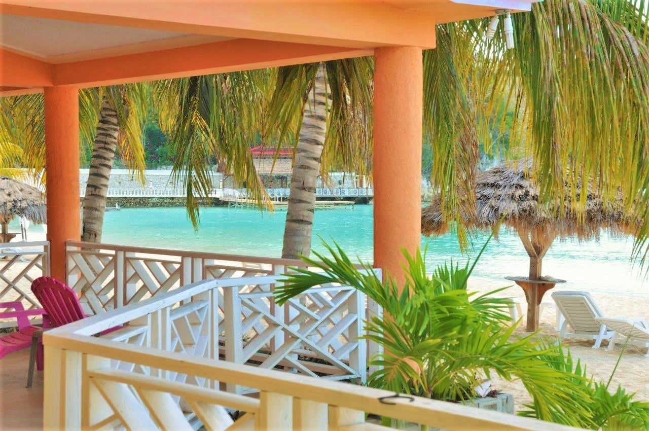 beach front jr. suite  | balcony