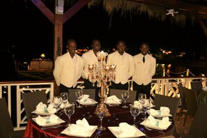 3 restaurantes, café da manhã, culinária internacional