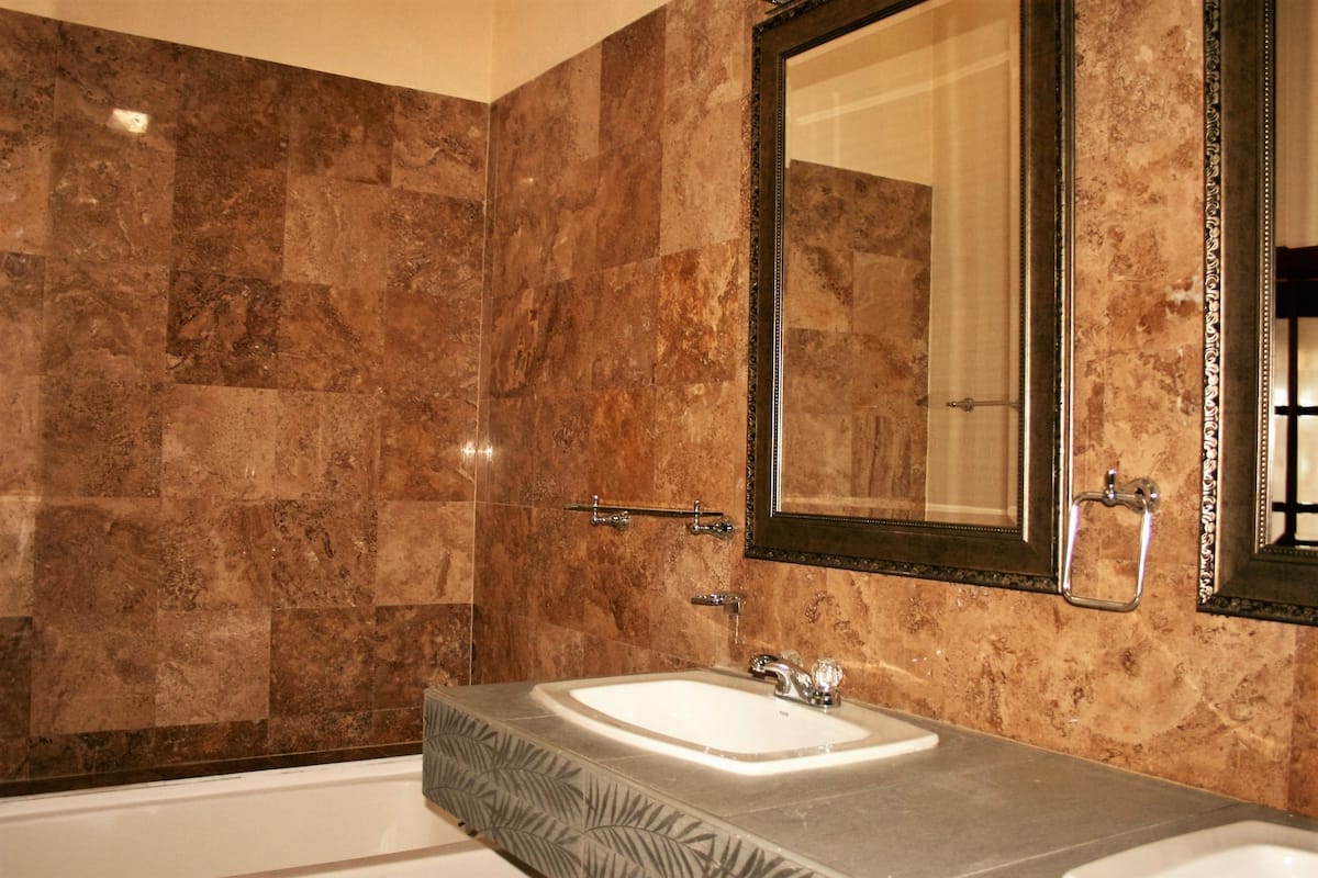 beach front jr. suite  | bathroom | shower, towels