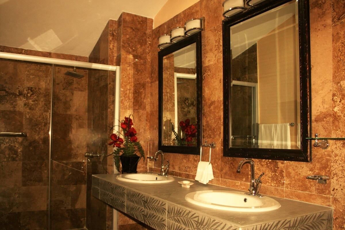 beach front jr. suite  | bathroom | shower, towels