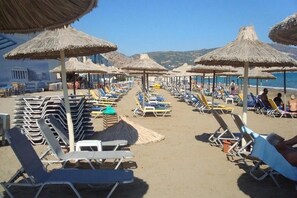 Beach nearby, sun loungers, beach umbrellas, beach massages - The Santo George Beach Resort (Malevizi)