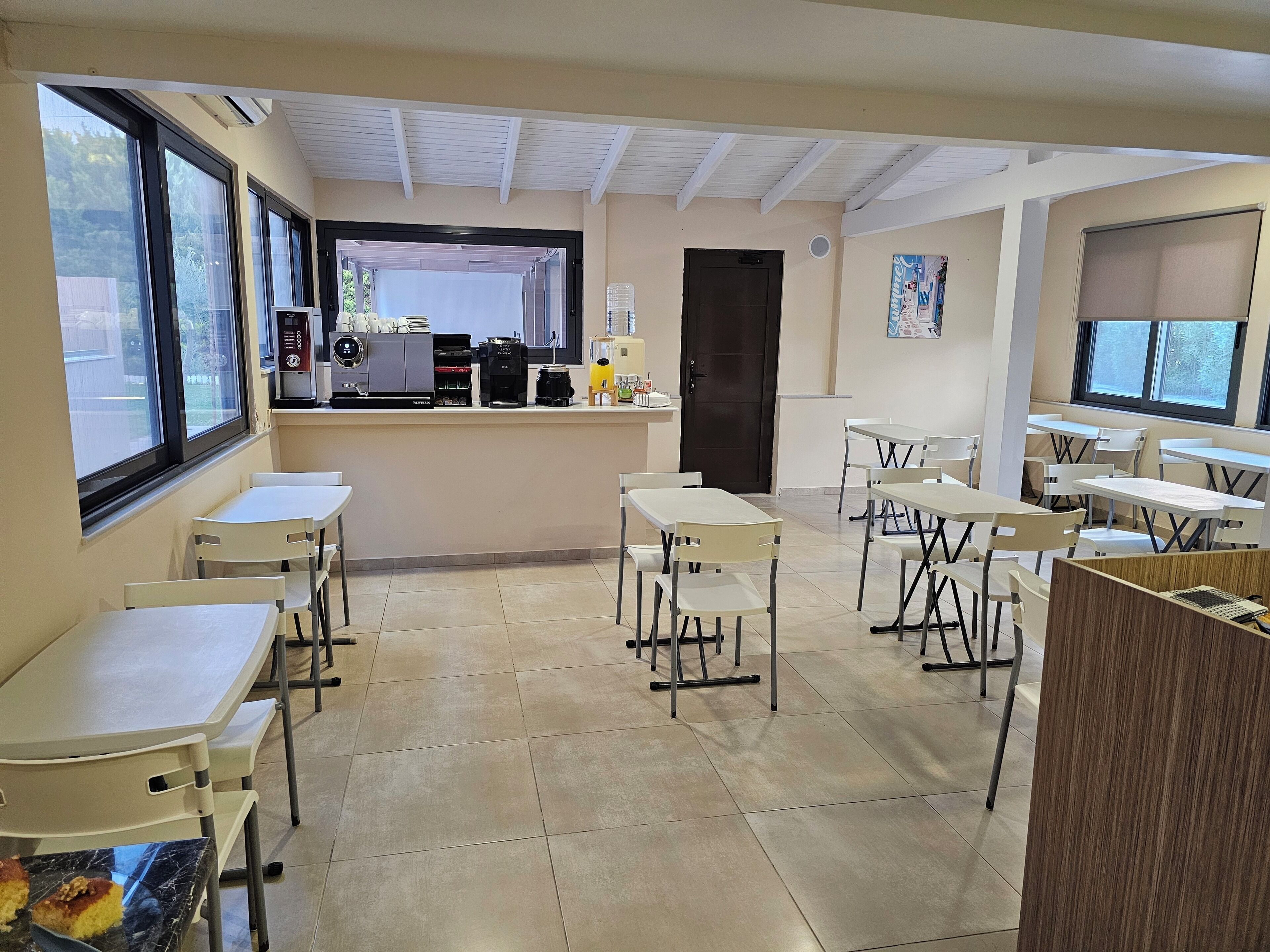 Desayuno buffet diario (EUR 10 por persona)