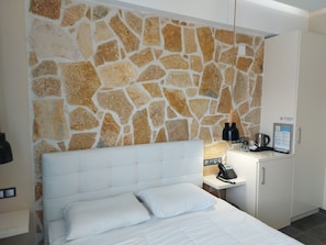 Quarto casal standard, 1 cama de casal, vista para o jardim | Roupas de cama premium, cofres nos quartos, individualmente decorados