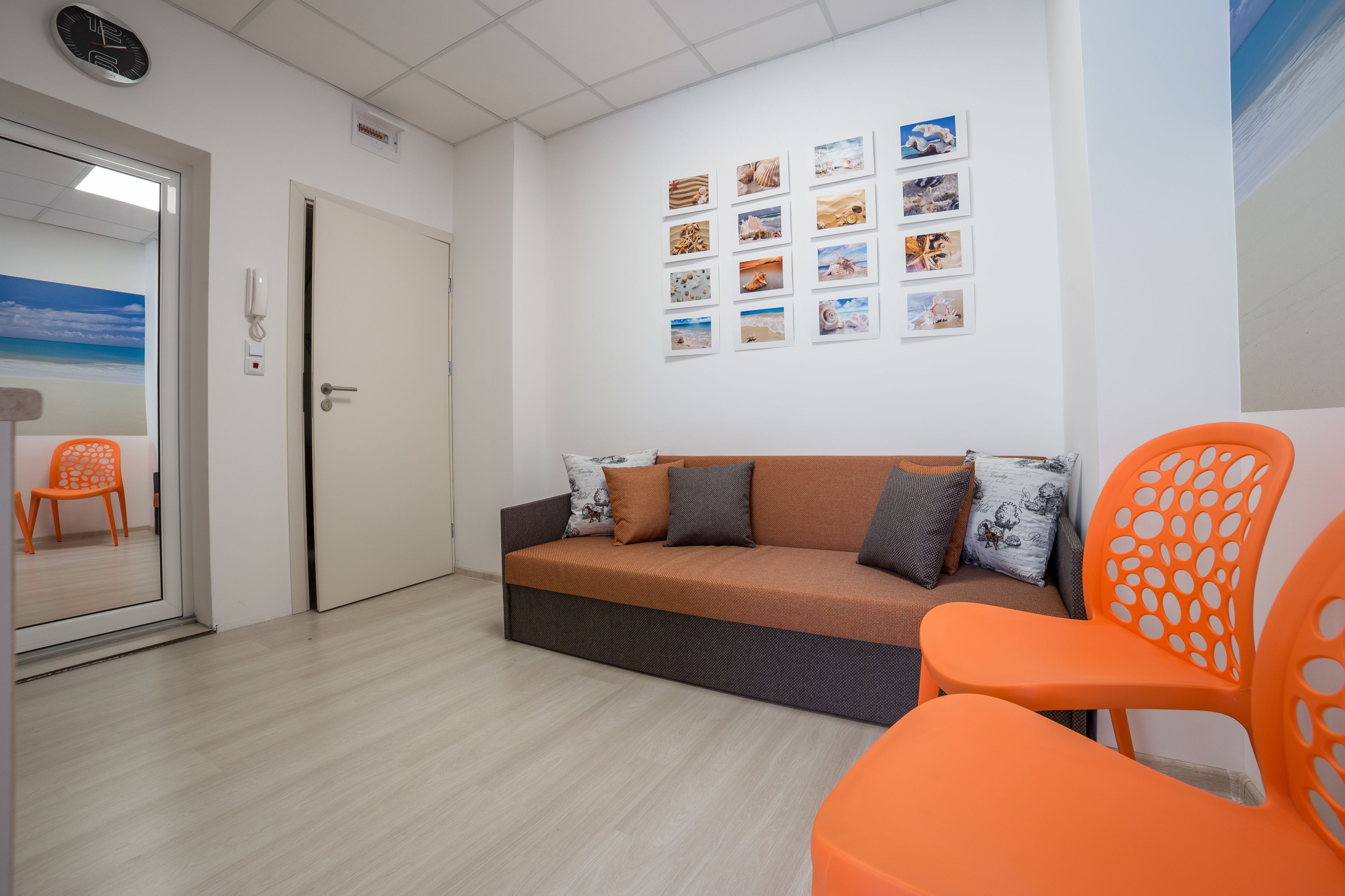 executive studio (varna, bul. tzar osvoboditel 23b) | living area | tv