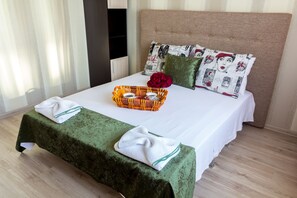 Deluxe Apartment, 2 Bedrooms (Varna, bul. General Kolev 75B) | Individually decorated, individually furnished, desk, soundproofing - Tevi Boutique Apartments (Varna)