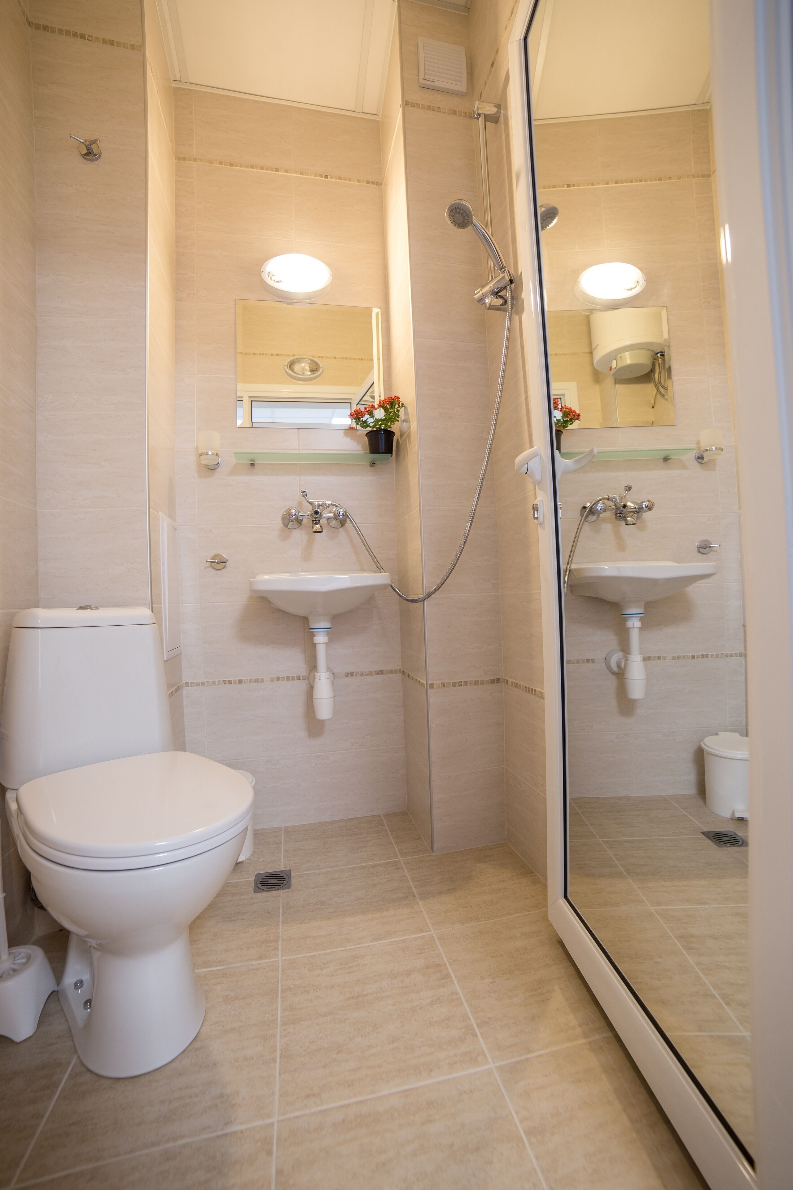 executive studio (varna, bul. tzar osvoboditel 23b) | bathroom shower