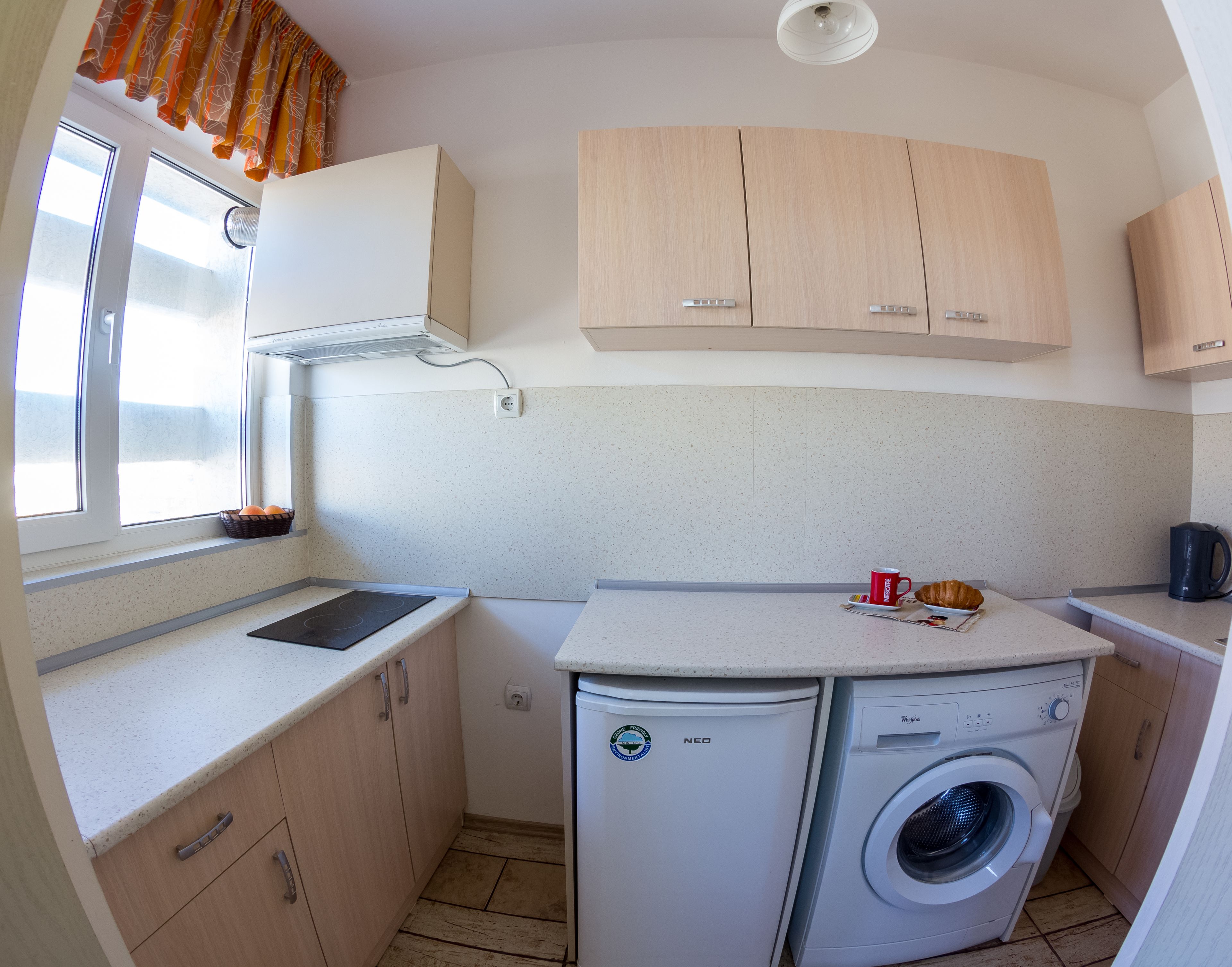 design apartment, 2 bedrooms, sea view (varna, makedonia 35) | private kitchenette | fridge, stovetop, coffee/tea maker, electric kettle