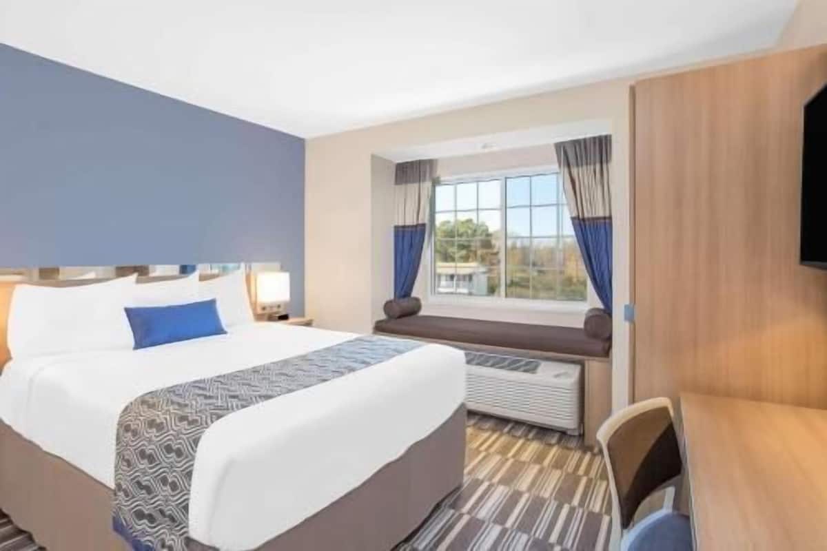 Desk, iron/ironing board, free WiFi, bed sheets