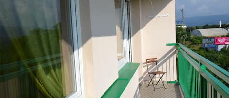 Apartment, 2 Bedrooms, Kitchen, Mountain View | Balcony