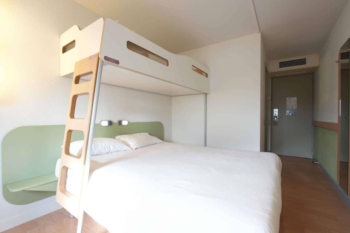 Desk, free WiFi, bed sheets