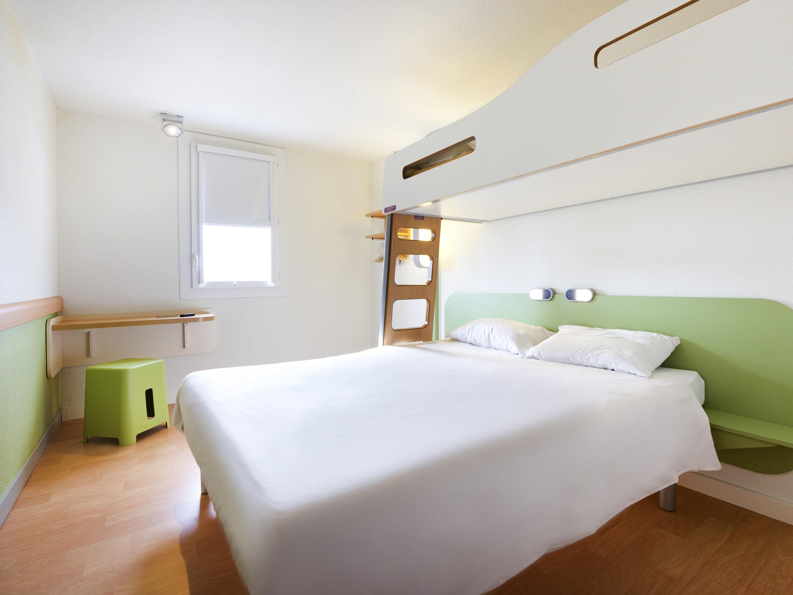Triple Room, Multiple Beds | Desk, free WiFi, bed sheets