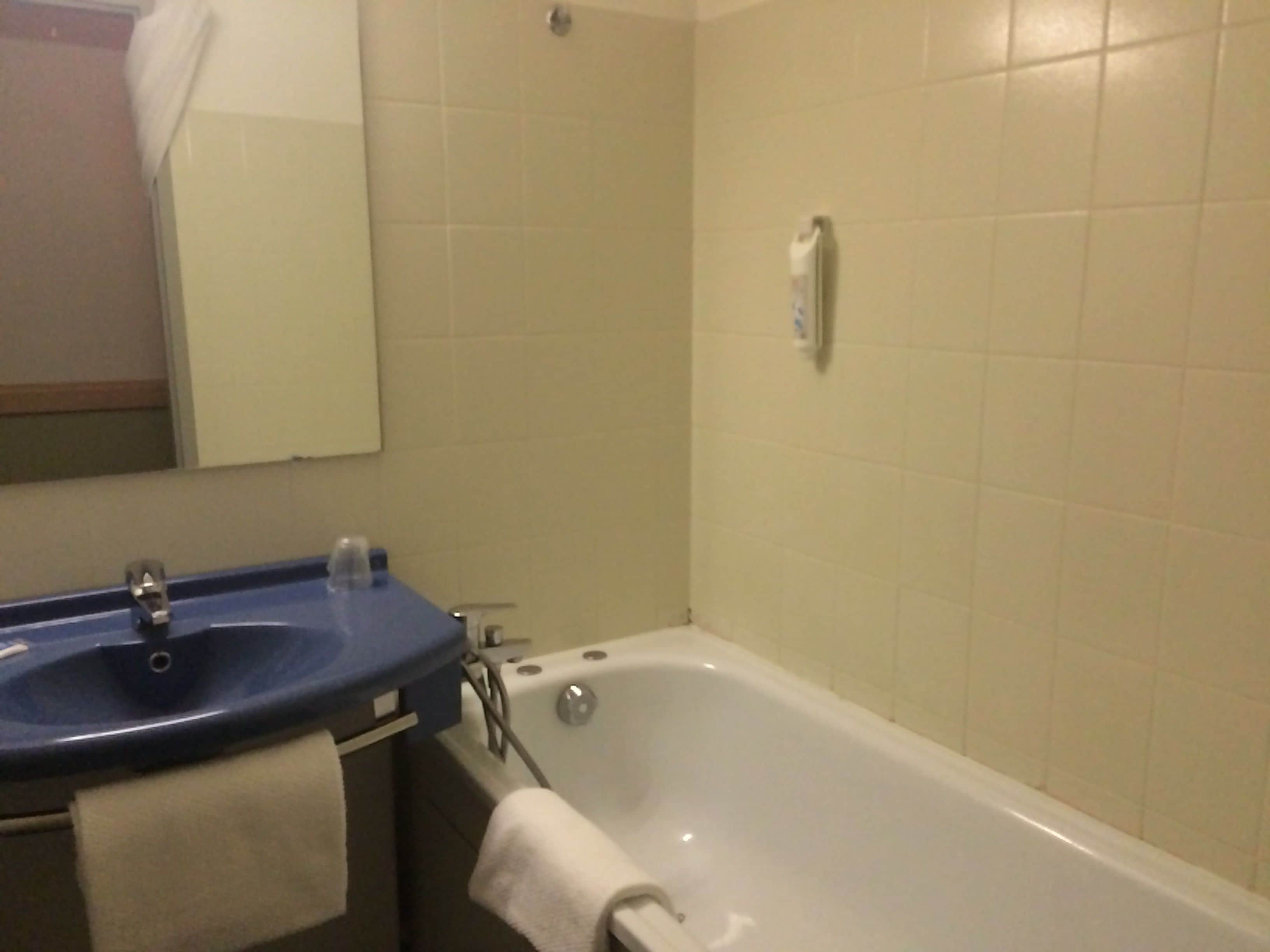 double room | bathroom | bathtub, eco-friendly toiletries, towels