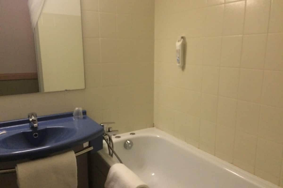 double room | bathroom | bathtub, eco-friendly toiletries, towels