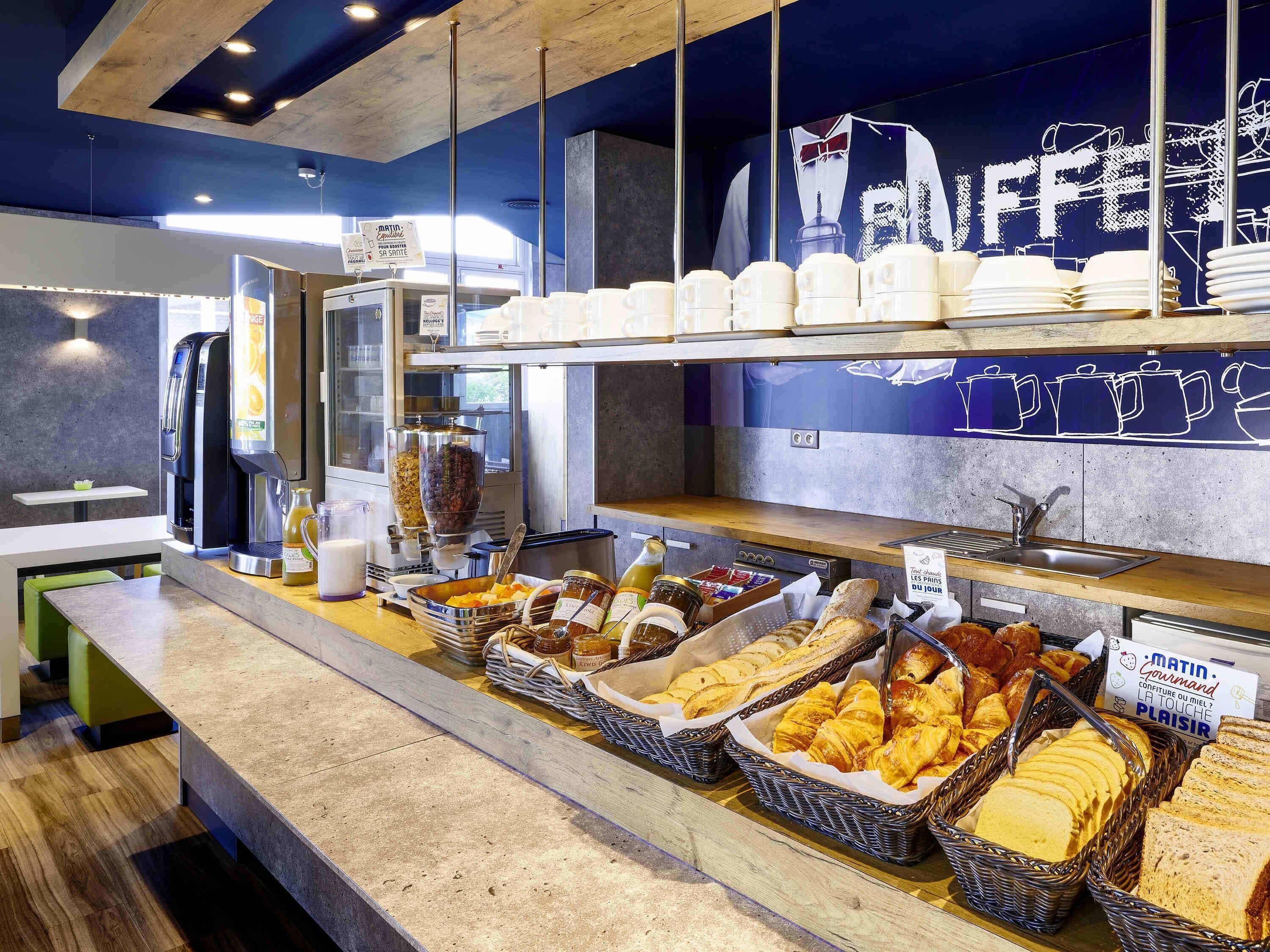 Daily buffet breakfast for a fee