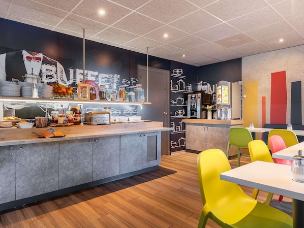 Colazione a buffet, servita tutte le mattine (8.90 EUR a persona) 